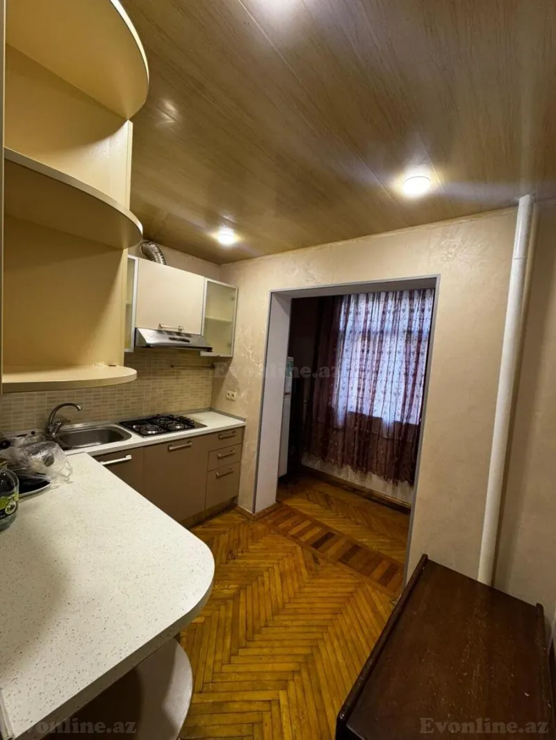 Satılır 2 otaqlı Mənzil Köhnə tikili 70 m² Gənclik m. - şəkil 3