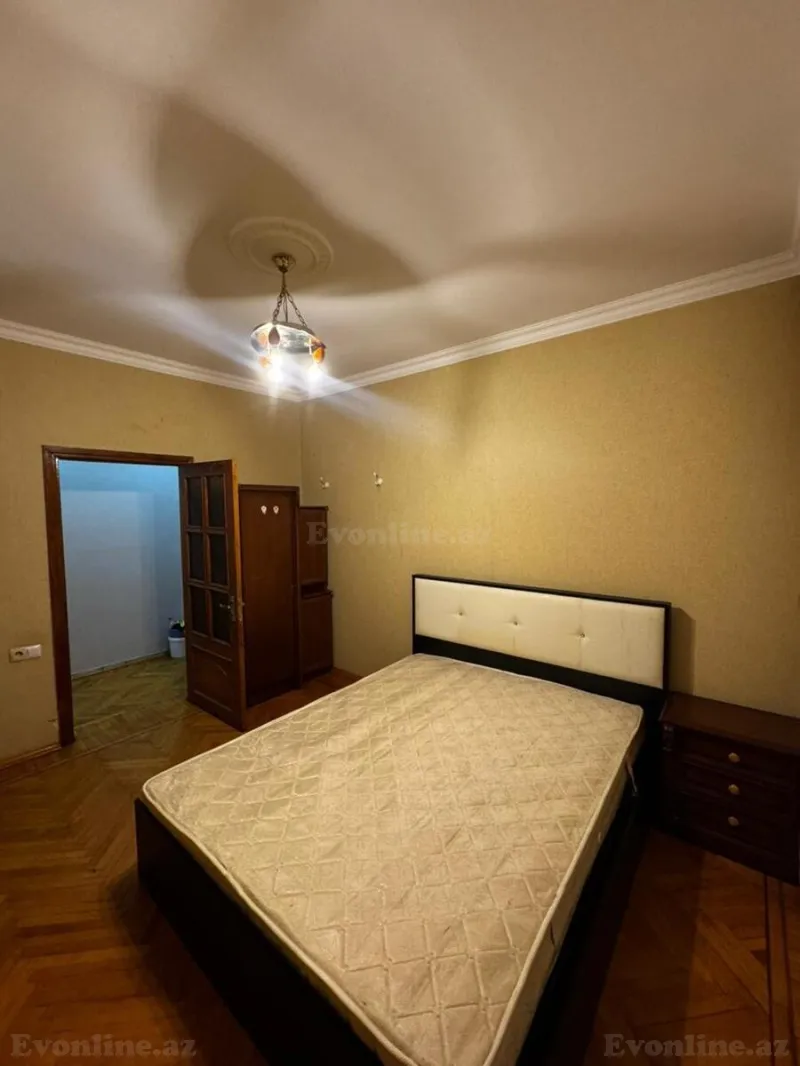 Satılır 2 otaqlı Mənzil Köhnə tikili 70 m² Gənclik m. - şəkil 4