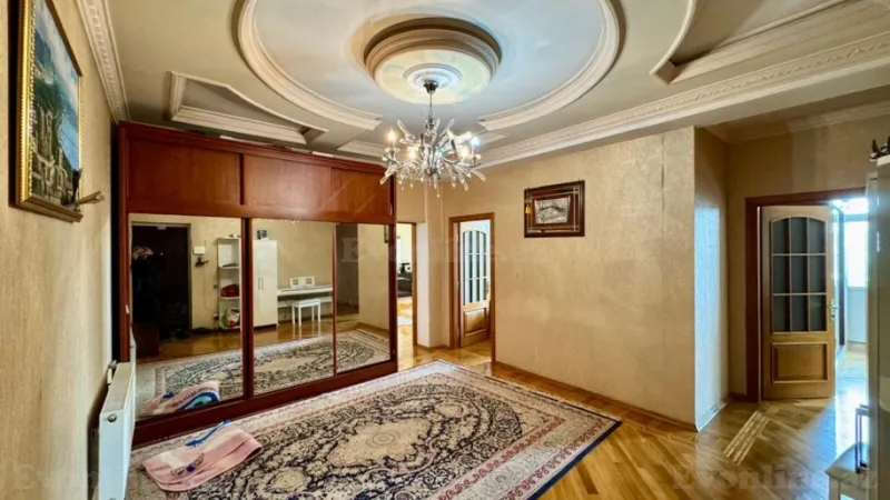 Satılır 3 otaqlı Mənzil Yeni tikili 150 m² 2-ci mikrorayon - şəkil 2