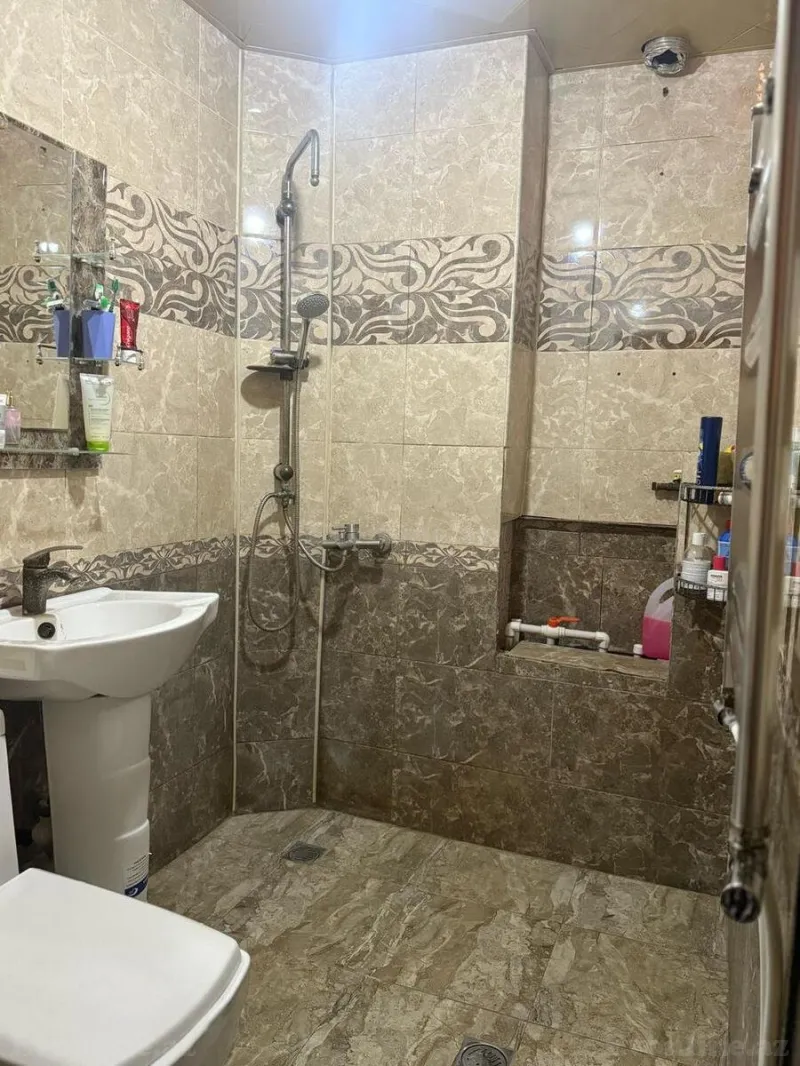 Satılır 2 otaqlı Mənzil Köhnə tikili 64 m² Xalqlar Dostluğu m. - şəkil 8