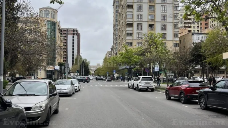 Satılır 3 otaqlı Mənzil Köhnə tikili 70 m² Elmlər Akademiyası m.