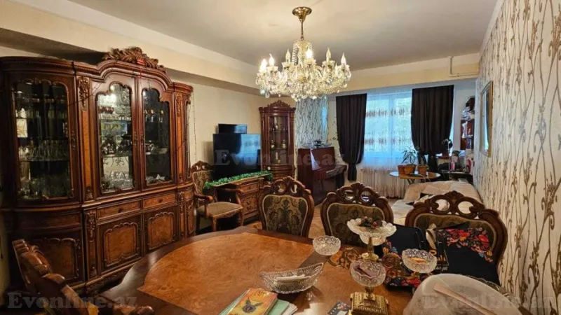 Satılır 3 otaqlı Mənzil Köhnə tikili 80 m² Elmlər Akademiyası m.