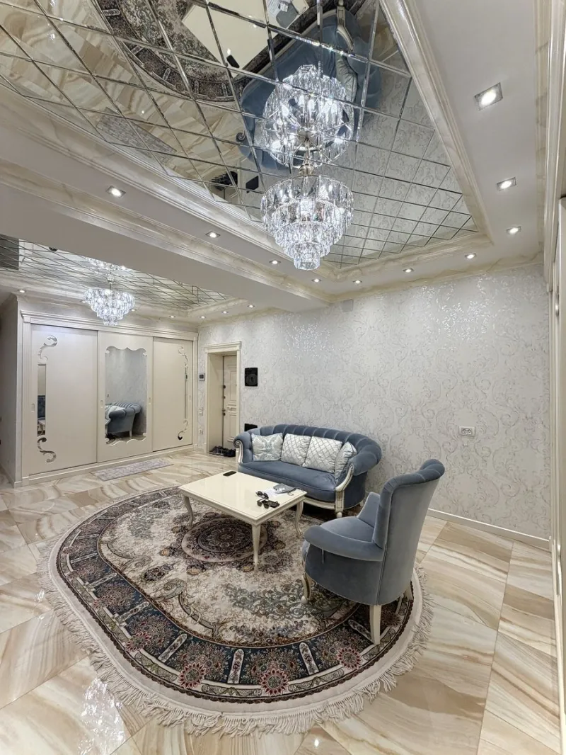 5 otaqlı Mənzil 245 m² İnşaatçılar m. Satılır