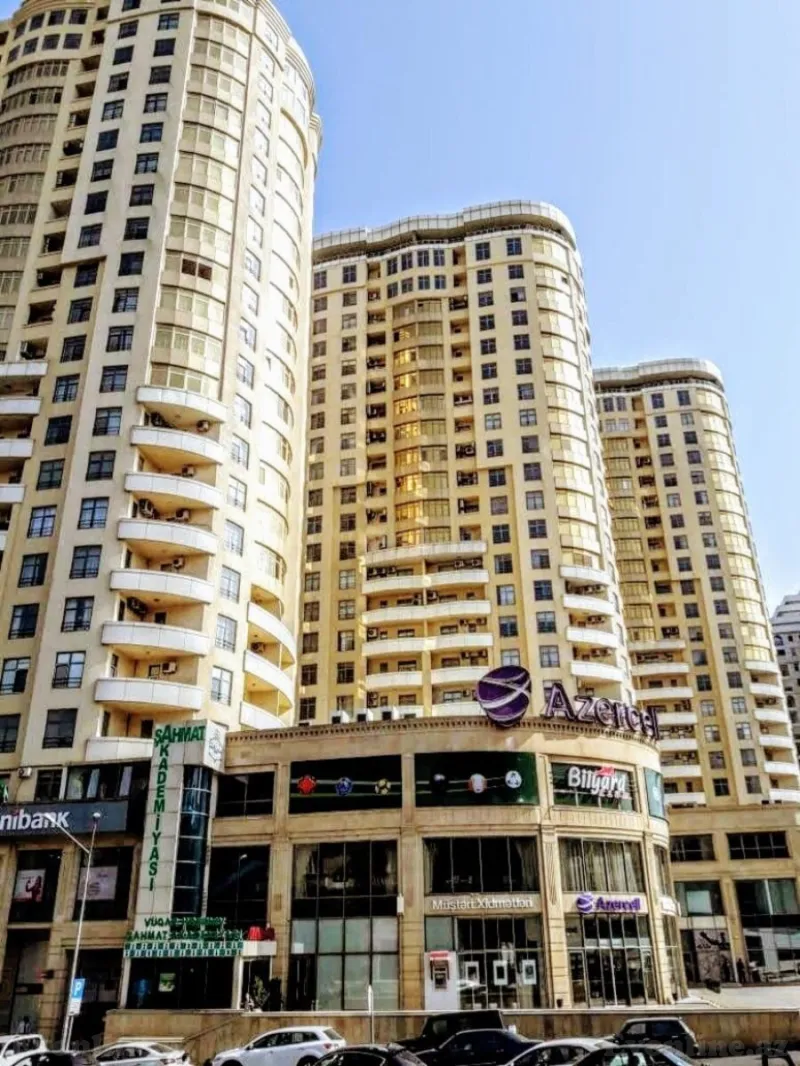 Kirayə verilir 4 otaqlı Mənzil Yeni tikili 175 m² Nizami m.