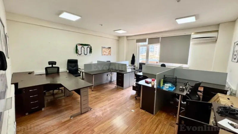 Bakı, Nəsimi r., 28 May m.da 20 otaqlı ofis kirayə verilir