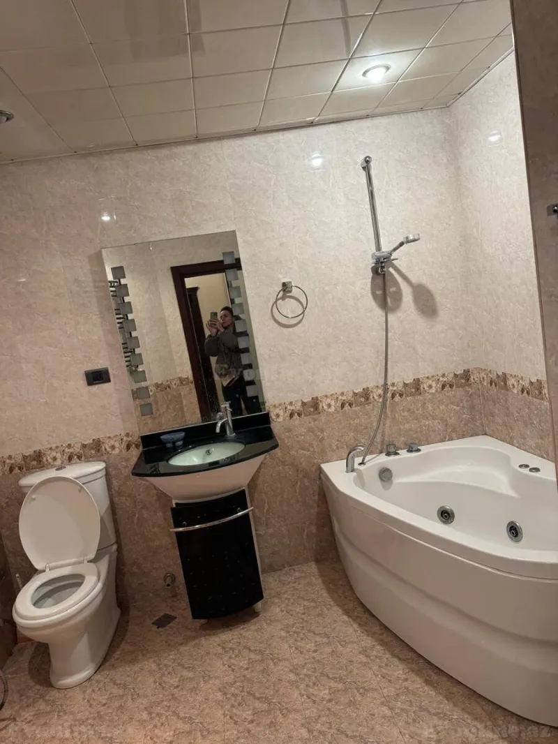 Kirayə verilir 3 otaqlı Mənzil Yeni tikili 130 m² Xətai m. - şəkil 15