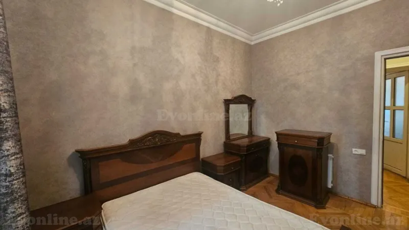 Kirayə verilir 3 otaqlı Mənzil Köhnə tikili 50 m² Sahil m. - şəkil 3