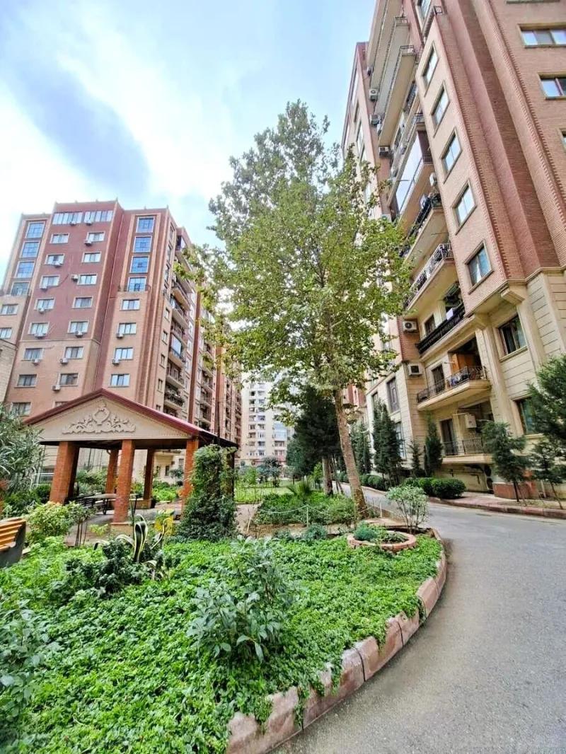 Satılır 4 otaqlı Mənzil Yeni tikili 180 m² Gənclik m.