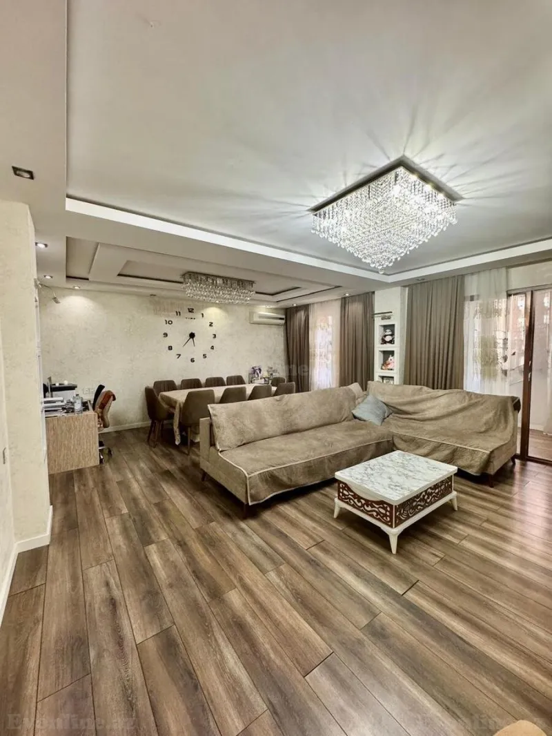 Satılır 5 otaqlı Mənzil Köhnə tikili 110 m² Yeni Yasamal - şəkil 2