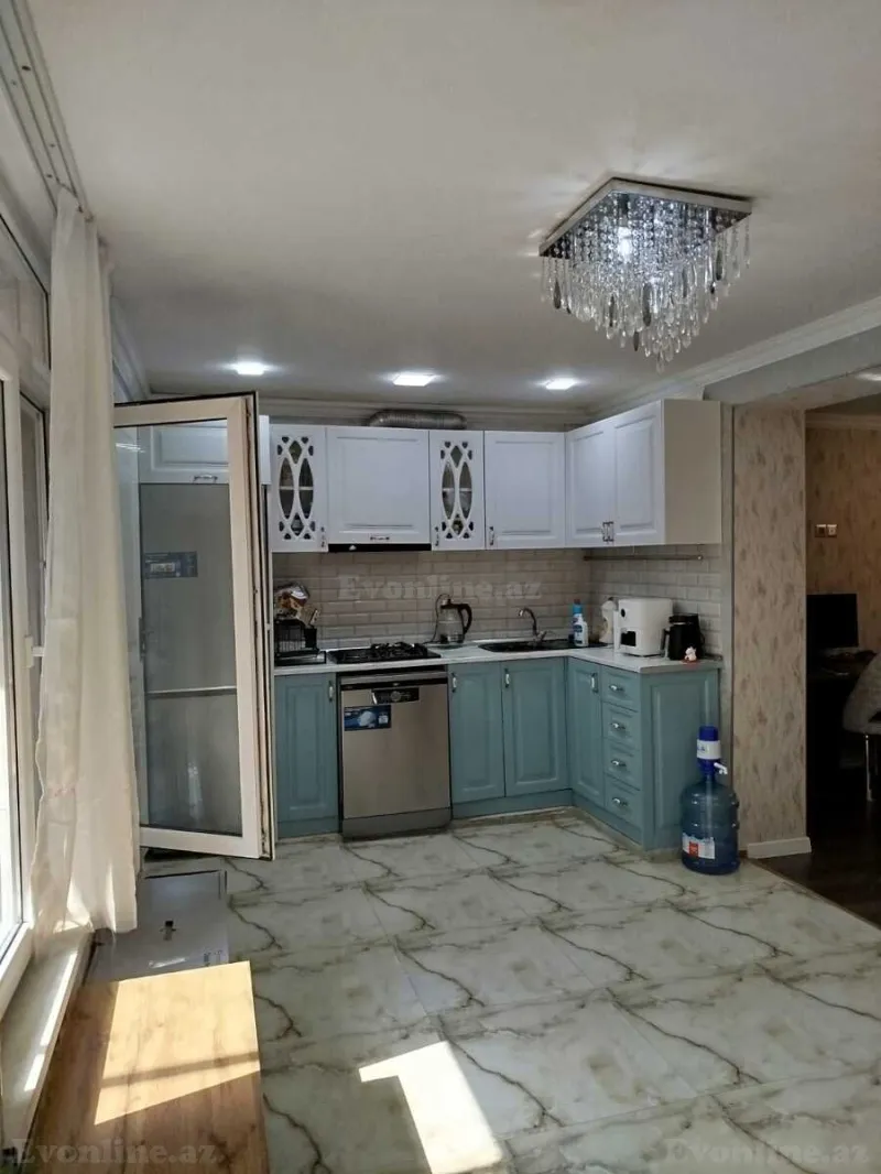 Satılır 2 otaqlı Mənzil Köhnə tikili 70 m² İnşaatçılar m. - şəkil 3