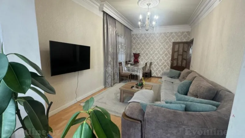 4 otaqlı Mənzil 90 m² Neftçilər m. Satılır