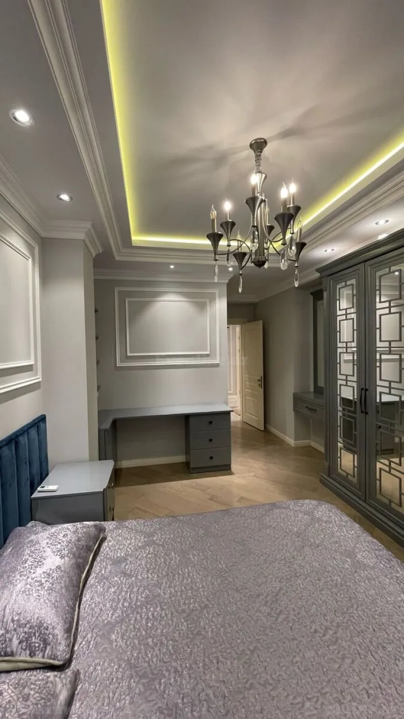 Satılır 4 otaqlı Mənzil Yeni tikili 140 m² Elmlər Akademiyası m. - şəkil 3