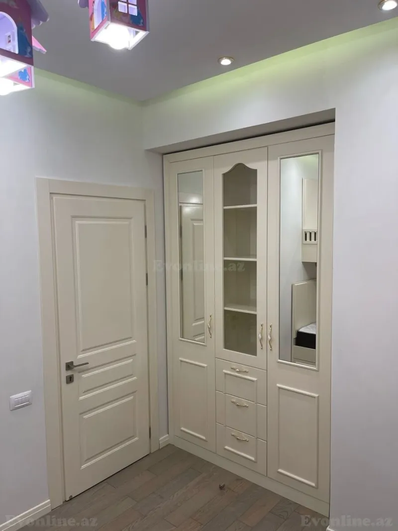 Satılır 4 otaqlı Mənzil Yeni tikili 140 m² Elmlər Akademiyası m. - şəkil 7