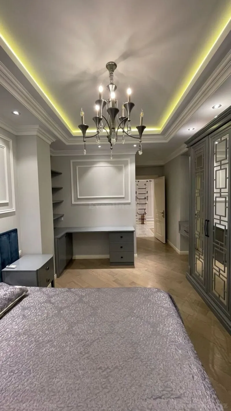 Satılır 4 otaqlı Mənzil Yeni tikili 140 m² Elmlər Akademiyası m. - şəkil 9
