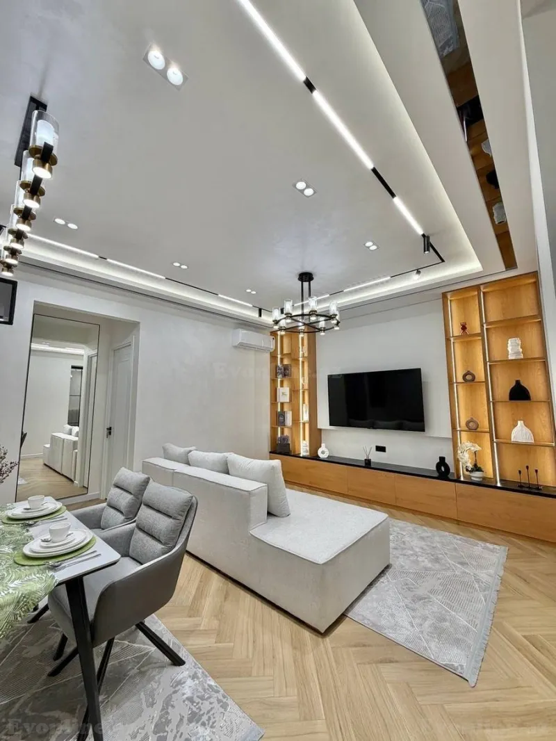 4 otaqlı Mənzil 130 m² Xətai r. Kirayə verilir