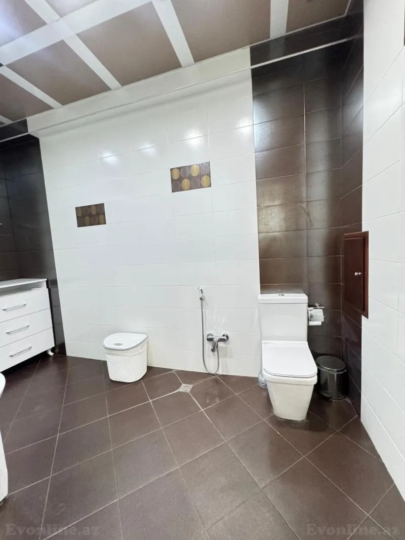 Kirayə verilir 4 otaqlı Mənzil Yeni tikili 250 m² Sahil m. - şəkil 14