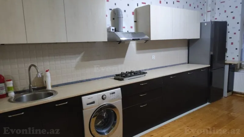 4 otaqlı Mənzil 140 m² Nizami r. Kirayə verilir