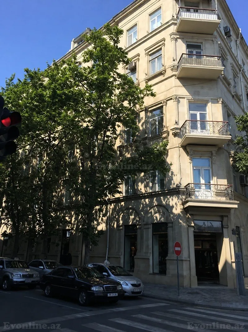 Satılır 2 otaqlı Mənzil Köhnə tikili 70 m² Nəsimi r.