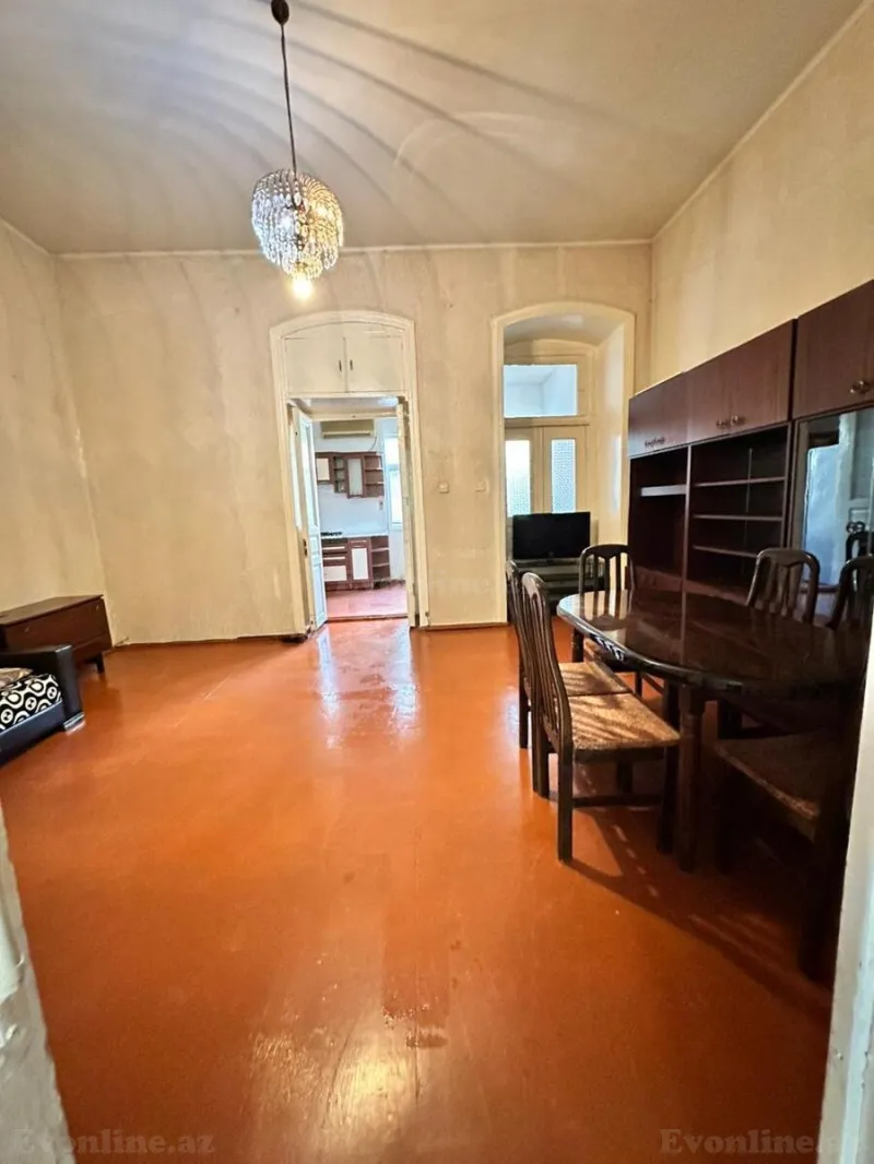Satılır 2 otaqlı Mənzil Köhnə tikili 70 m² Nəsimi r. - şəkil 3