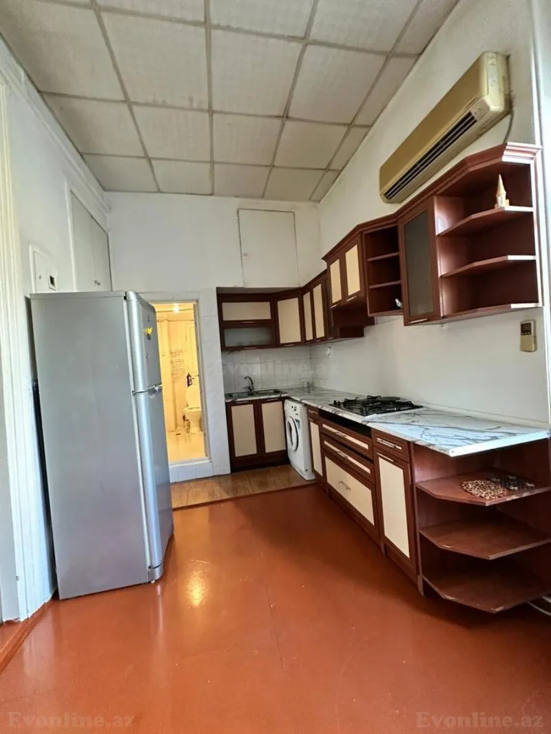 Satılır 2 otaqlı Mənzil Köhnə tikili 70 m² Nəsimi r. - şəkil 8