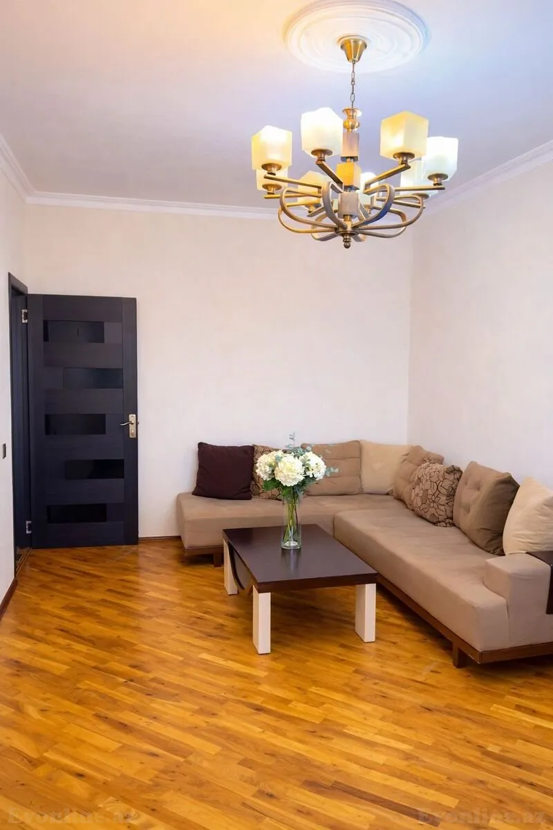 Satılır 3 otaqlı Mənzil Köhnə tikili 90 m² Neftçilər m. - şəkil 2