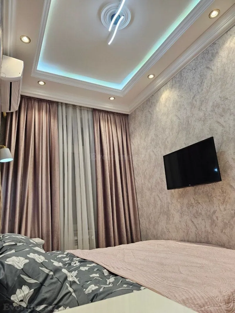 Kirayə verilir 2 otaqlı Mənzil Yeni tikili 50 m² Sahil m. - şəkil 15