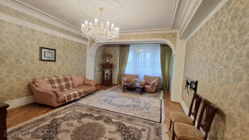 4 otaqlı Mənzil 160 m² 8 Noyabr m. Satılır