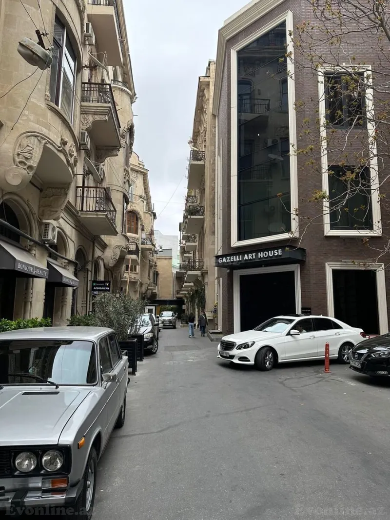 Satılır 3 otaqlı Mənzil Köhnə tikili 120 m² Sahil m. - şəkil 2