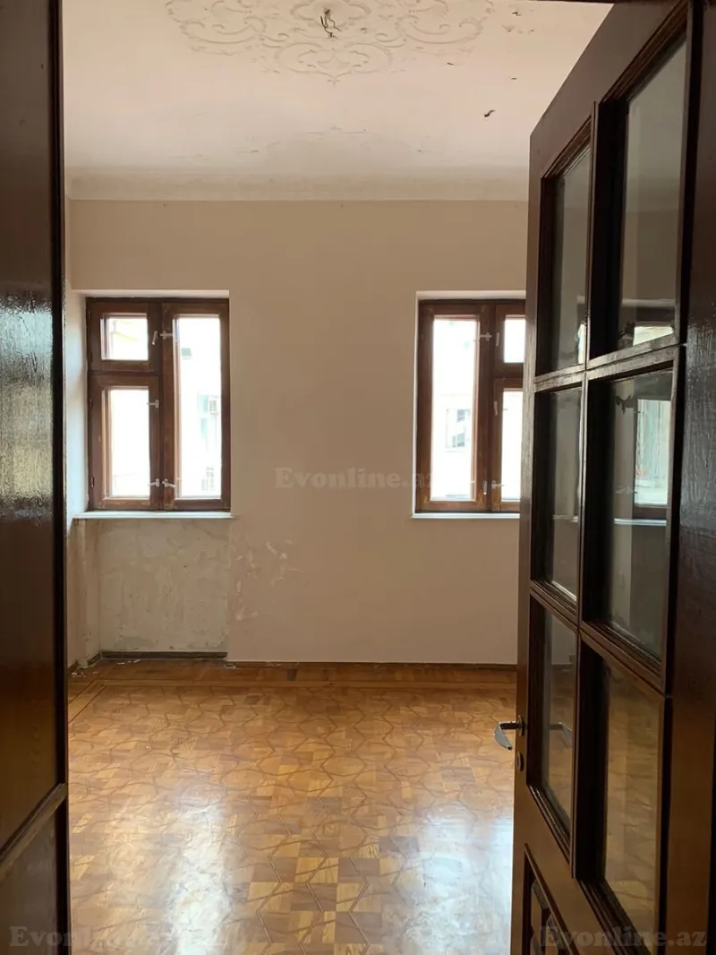 Satılır 3 otaqlı Mənzil Köhnə tikili 120 m² Sahil m. - şəkil 4