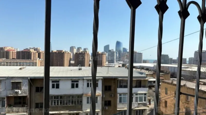 Kirayə verilir 3 otaqlı Mənzil Köhnə tikili 100 m² 28 May m.