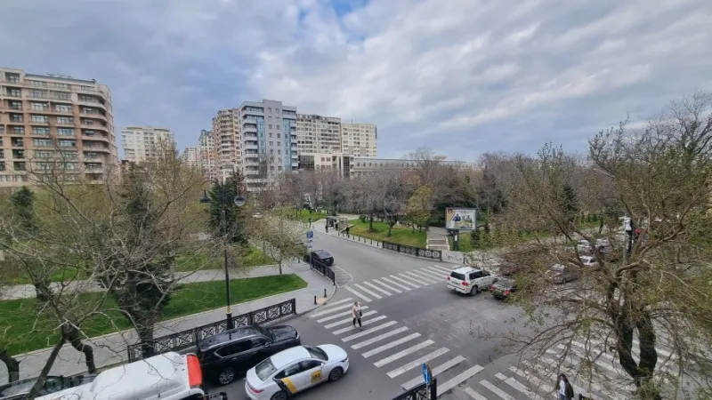 Satılır 4 otaqlı Mənzil Yeni tikili 184 m² Nəsimi r. - şəkil 3