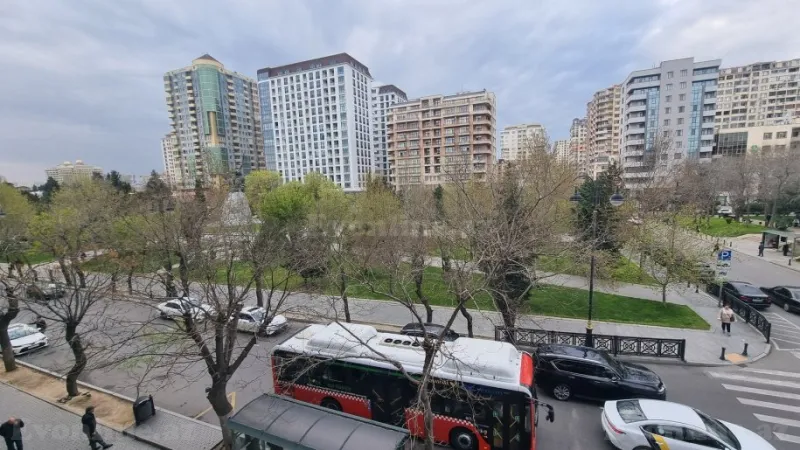 Satılır 4 otaqlı Mənzil Yeni tikili 184 m² Nəsimi r. - şəkil 4