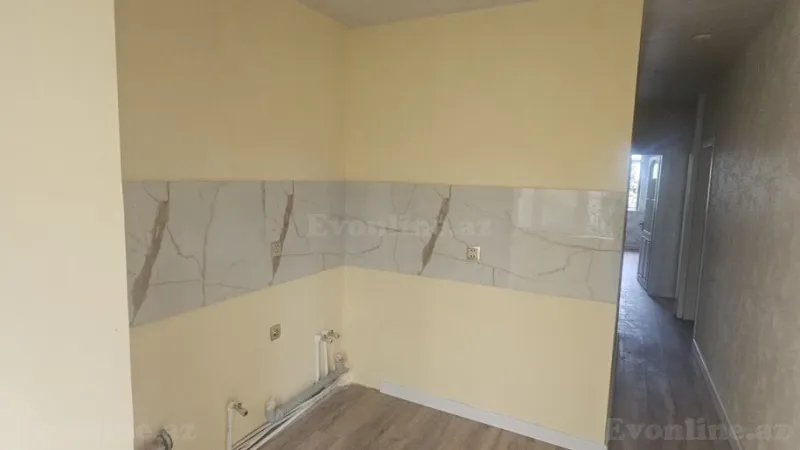 Kirayə verilir 3 otaqlı Mənzil Köhnə tikili 76 m² 4-cü mikrorayon