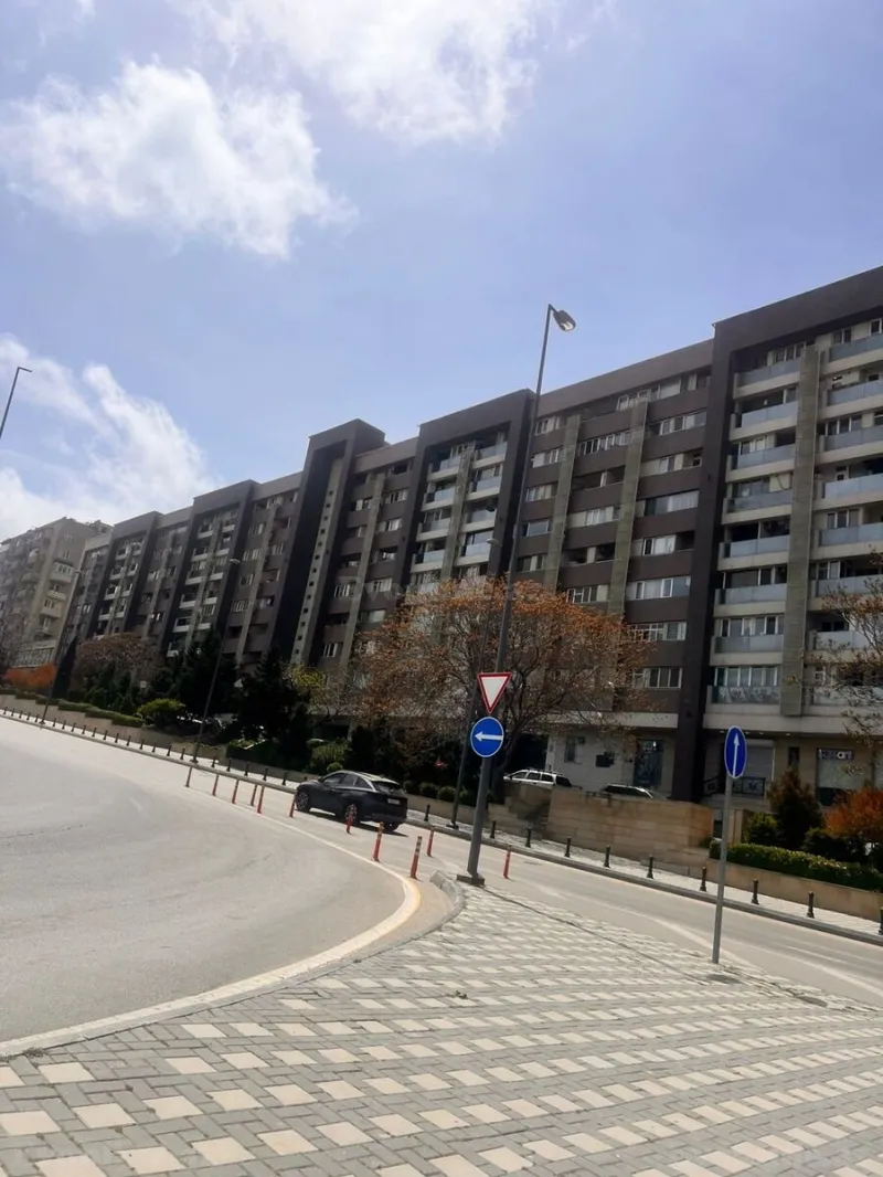 Satılır 3 otaqlı Mənzil Köhnə tikili 75 m² Elmlər Akademiyası m. - şəkil 2