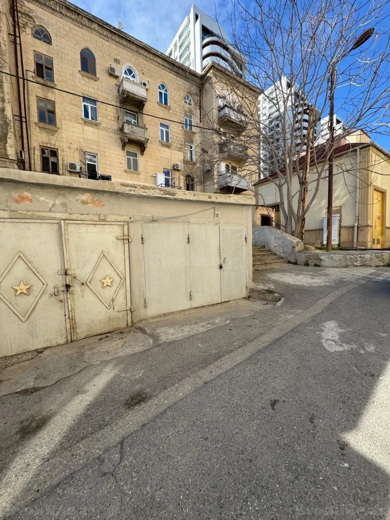 Satılır Qaraj 19 m² Səbail r. - şəkil 2
