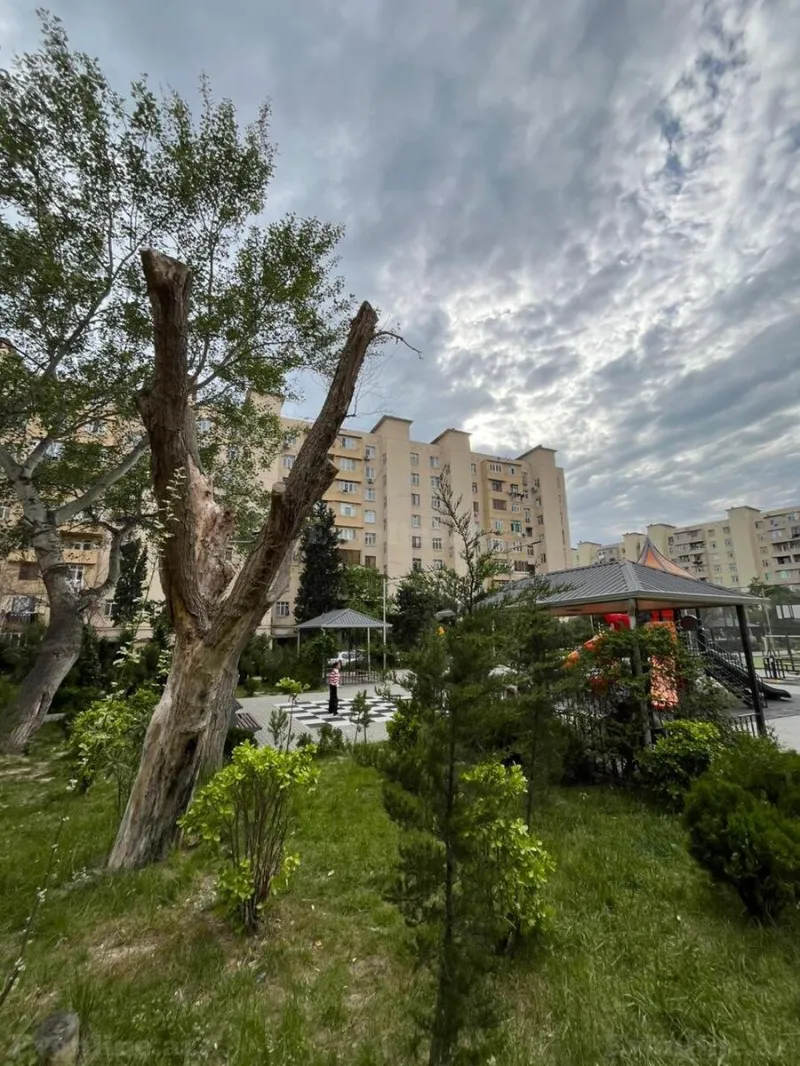 Satılır 2 otaqlı Mənzil Köhnə tikili 65 m² Xətai r. - şəkil 2