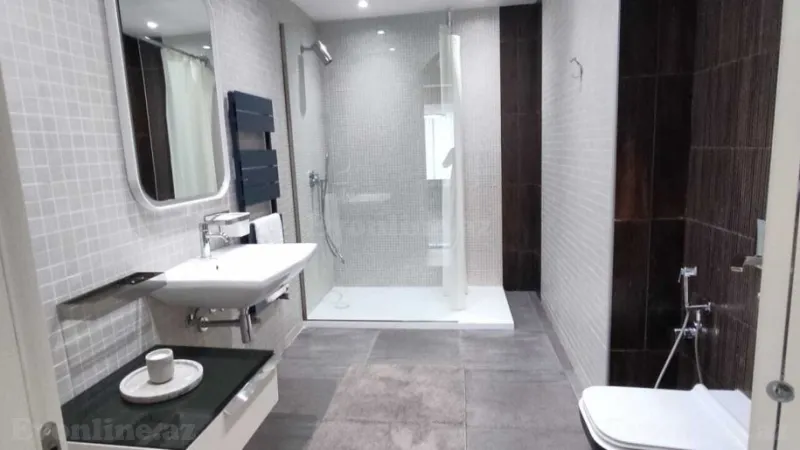 Kirayə verilir 4 otaqlı Mənzil Yeni tikili 350 m² İçərişəhər m. - şəkil 16
