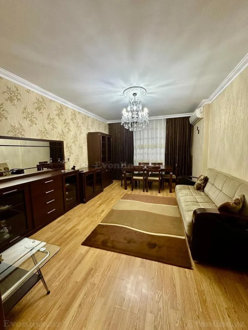 3 otaqlı Mənzil 90 m² Qara Qarayev m. Satılır
