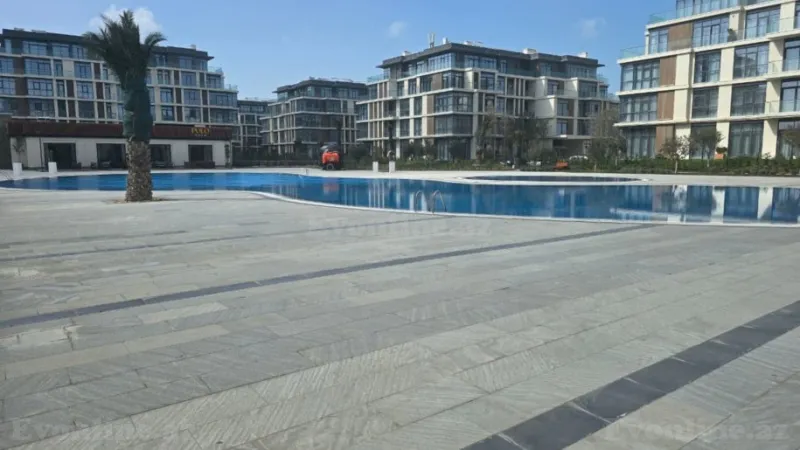 Bakı, Sabunçu r.da 4 otaqlı mənzil satılır
