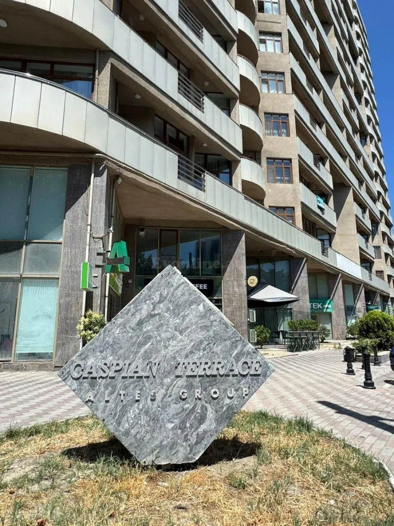 3 otaqlı Mənzil 120 m² Elmlər Akademiyası m. Kirayə verilir