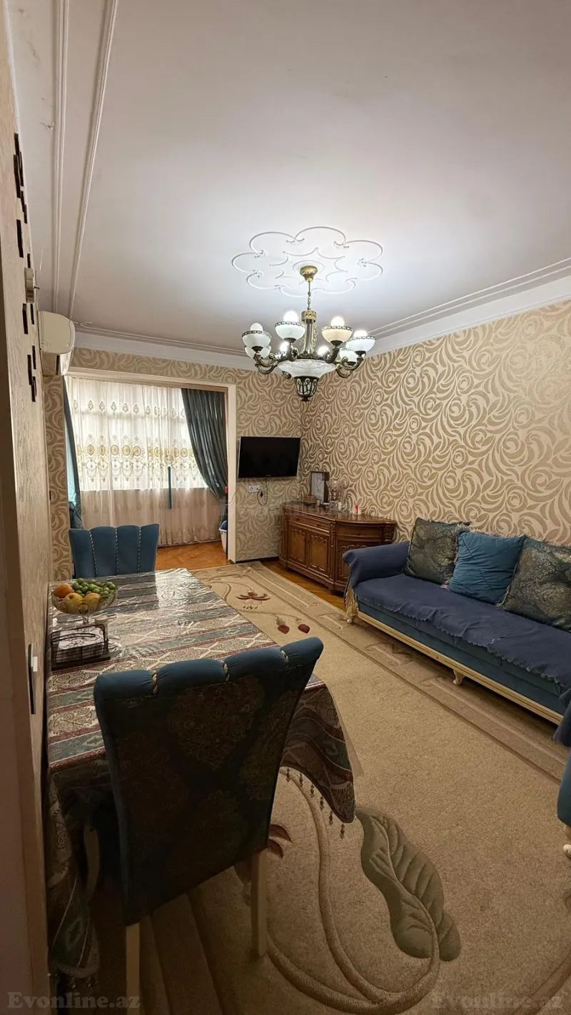 Bakı, Binəqədi r., Nəsimi m.da 3 otaqlı mənzil satılır