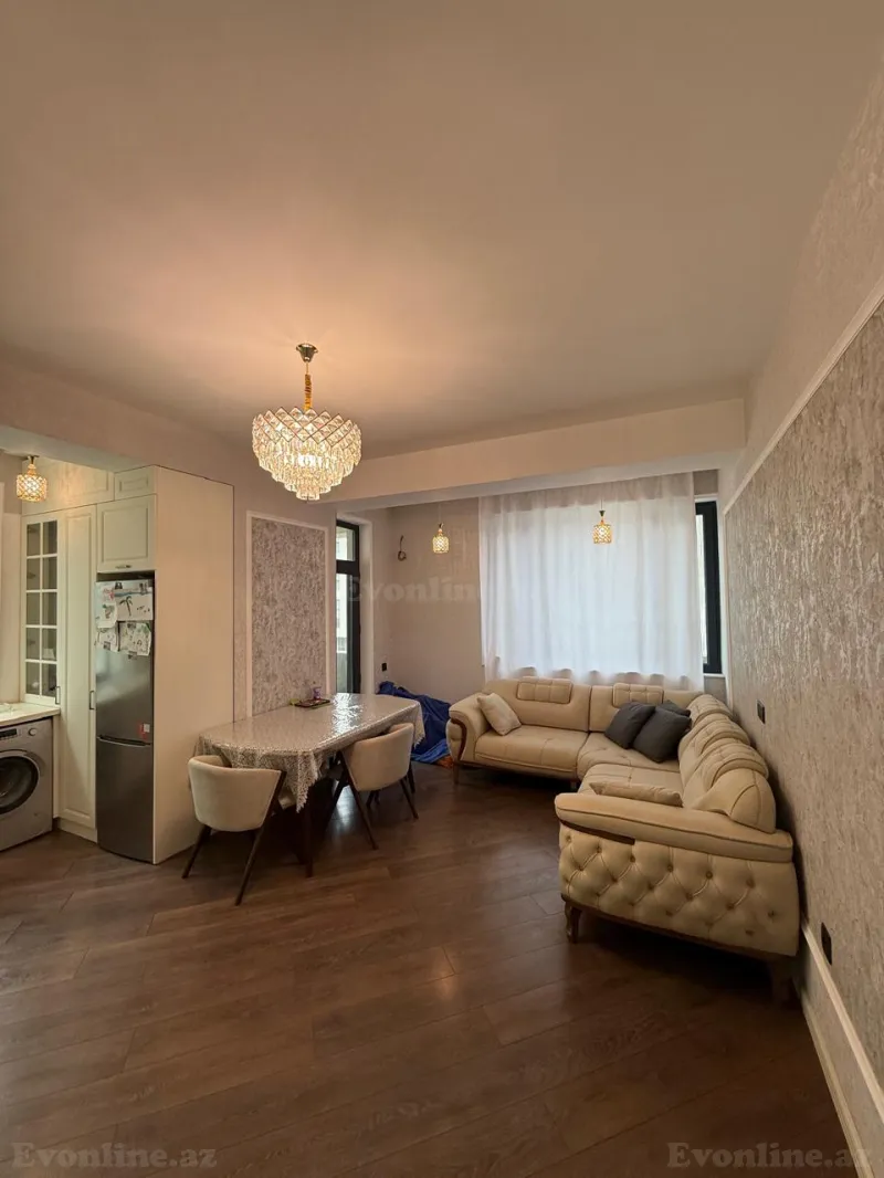 Bakı, Binəqədi r., 7-ci mikrorayonda 4 otaqlı mənzil satılır