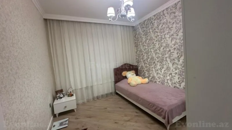 Bakı, Xətai r., Xalqlar Dostluğu m., Əhmədlida 5 otaqlı mənzil satılır