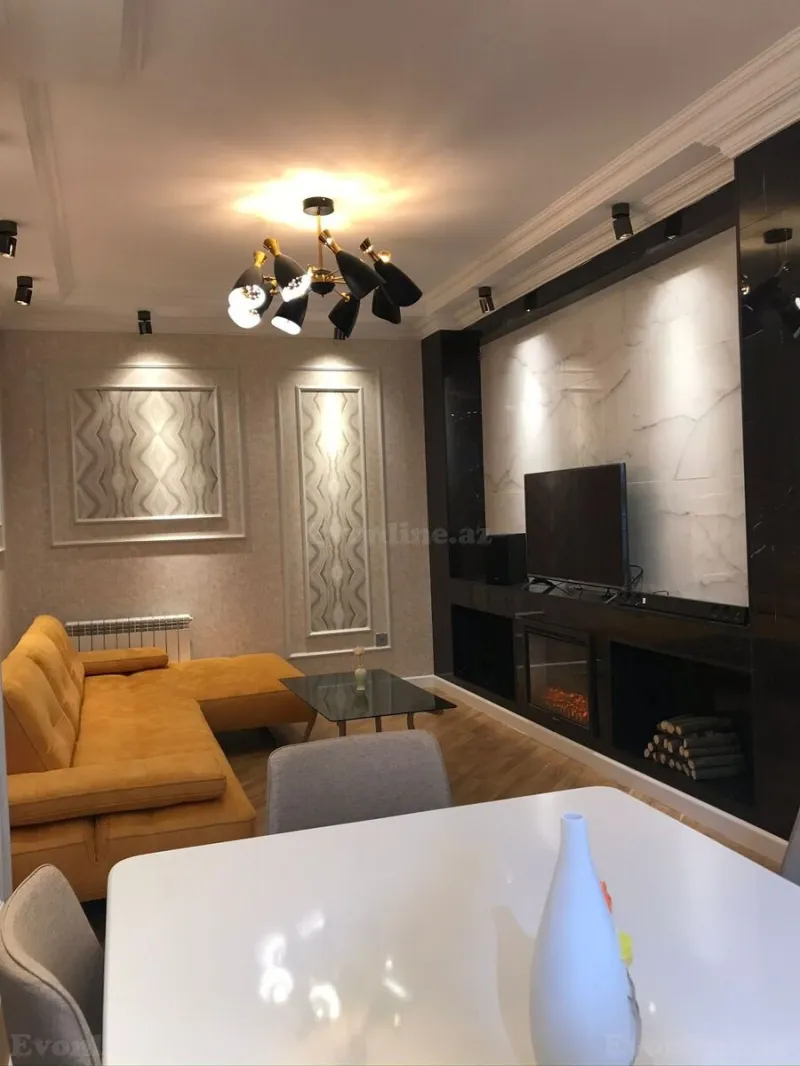 3 otaqlı Mənzil 110 m² 8 Noyabr m. Kirayə verilir