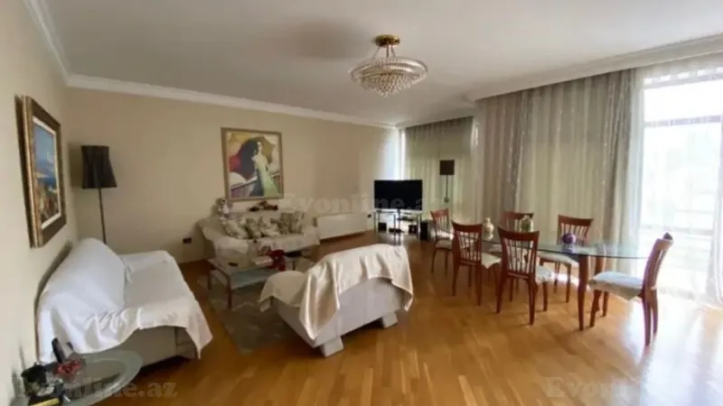 3 otaqlı Mənzil 135 m² 28 May m. Satılır