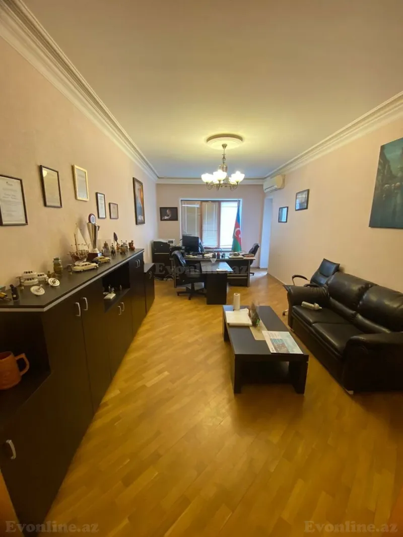 4 otaqlı Ofis 160 m² Nizami m. Kirayə verilir