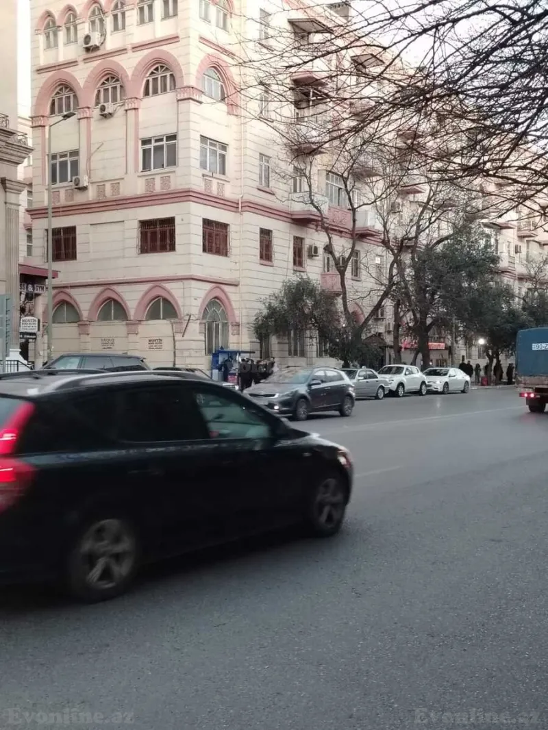 3 otaqlı Mənzil 90 m² Nəriman Nərimanov m. Satılır