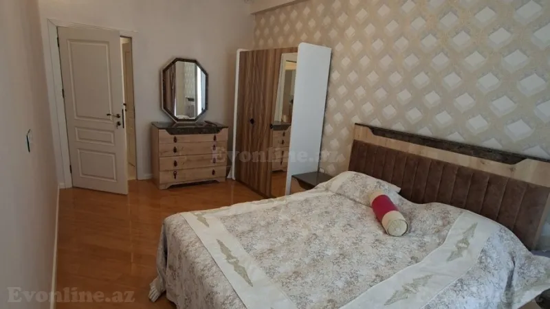 4 otaqlı Mənzil 110 m² Elmlər Akademiyası m. Satılır