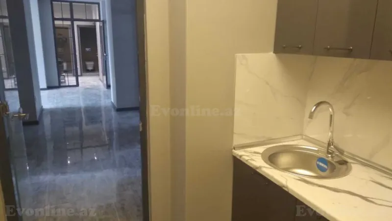 Kirayə verilir 7 otaqlı Mənzil Yeni tikili 216 m² 8-ci mikrorayon - şəkil 3