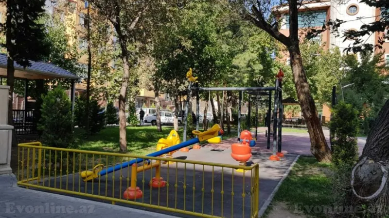 Satılır 2 otaqlı Mənzil Köhnə tikili 44 m² Gənclik m. - şəkil 2